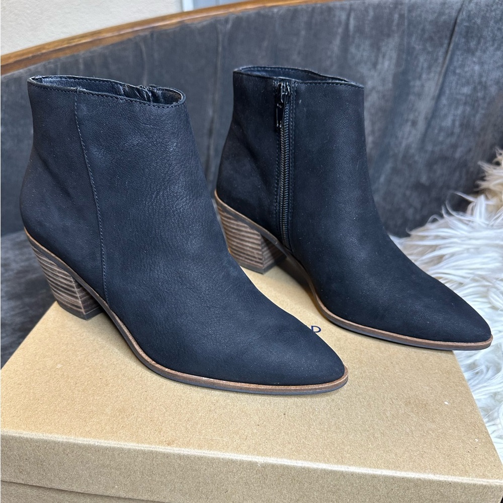 NWT Lucky Brand LK-Linnea3 Black Ankle Booties.  Women’s size 6